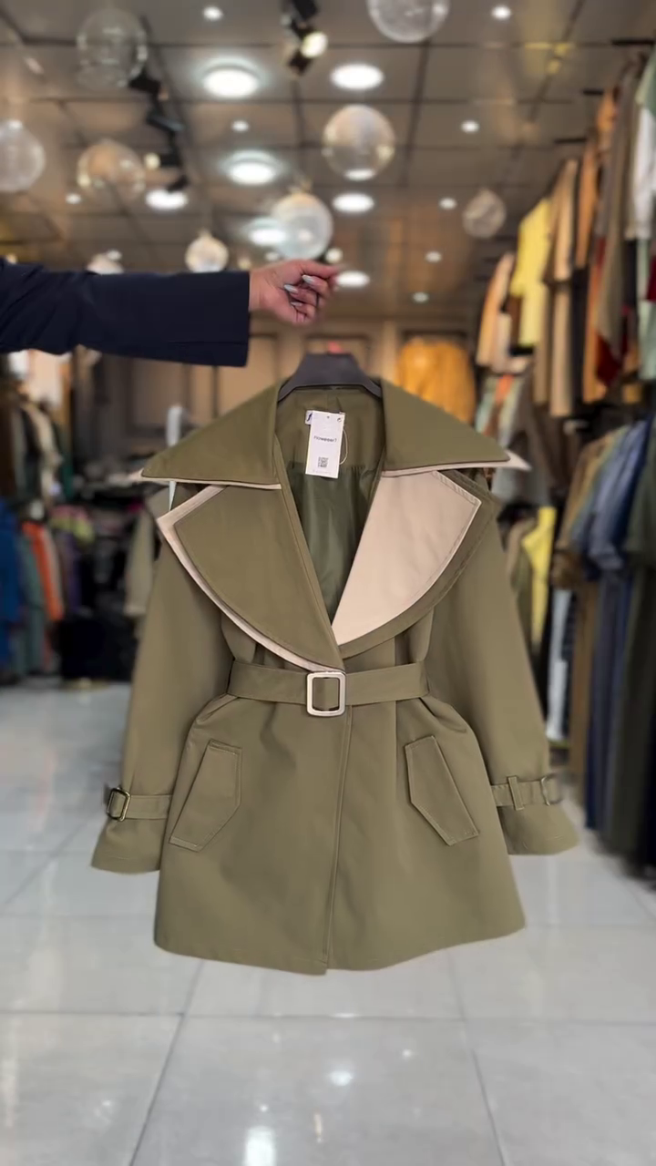 Trench Coat with Contrasting Black Wide Collar and Belted Waist – Chic & Timeless Outerwear