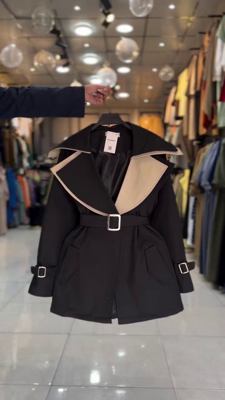 Trench Coat with Contrasting Black Wide Collar and Belted Waist – Chic & Timeless Outerwear