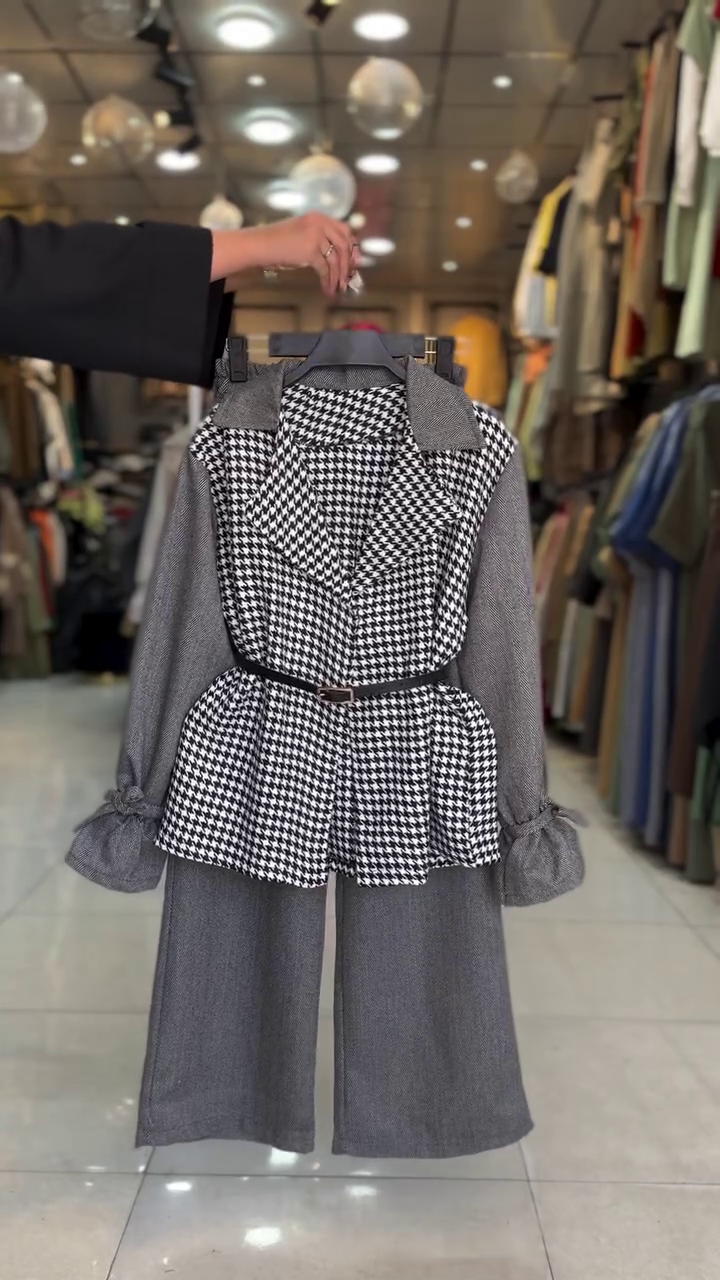 Women’s Autumn Clothing Set – Houndstooth Blazer with Gray Top & Wide-Leg Trousers