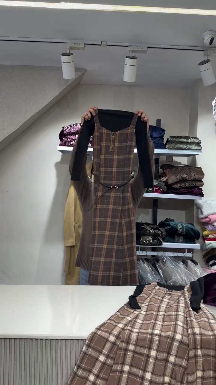 🤎 Rustic Charm: Plaid Panel Dress with Contrast Sleeves