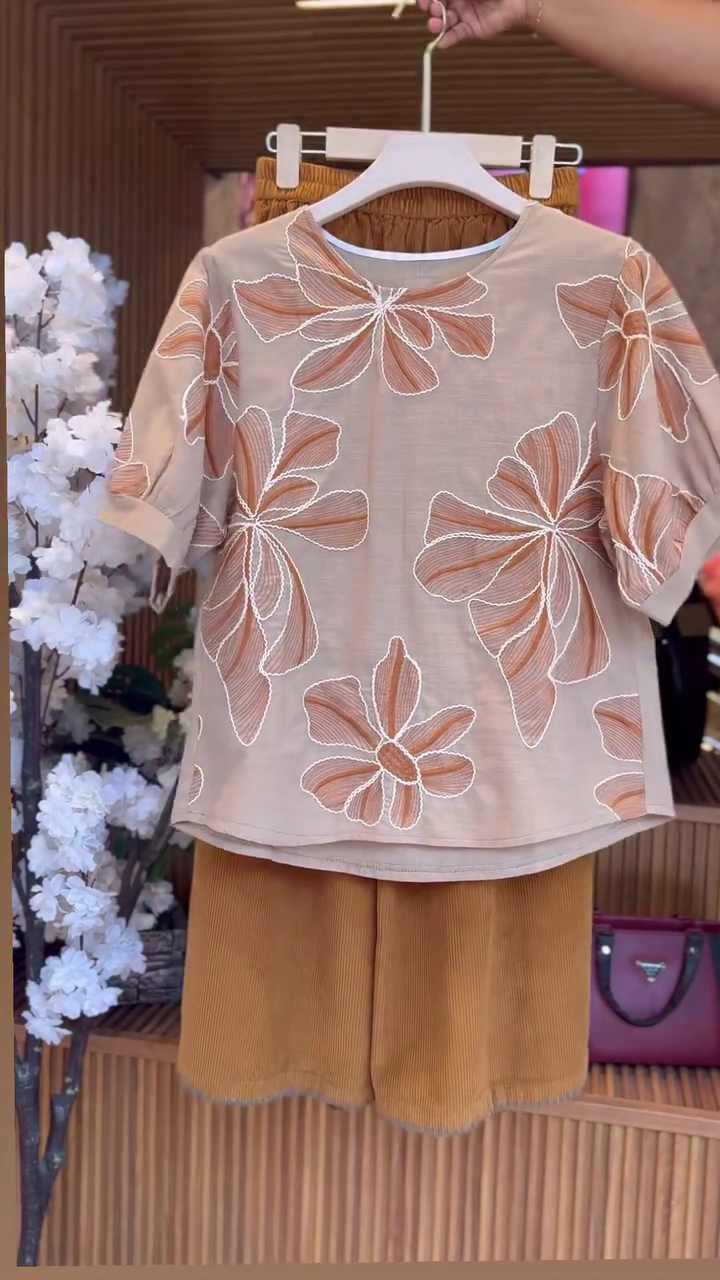 🤎 Soft Autumn Bloom: Floral Top & Ribbed Pants Set