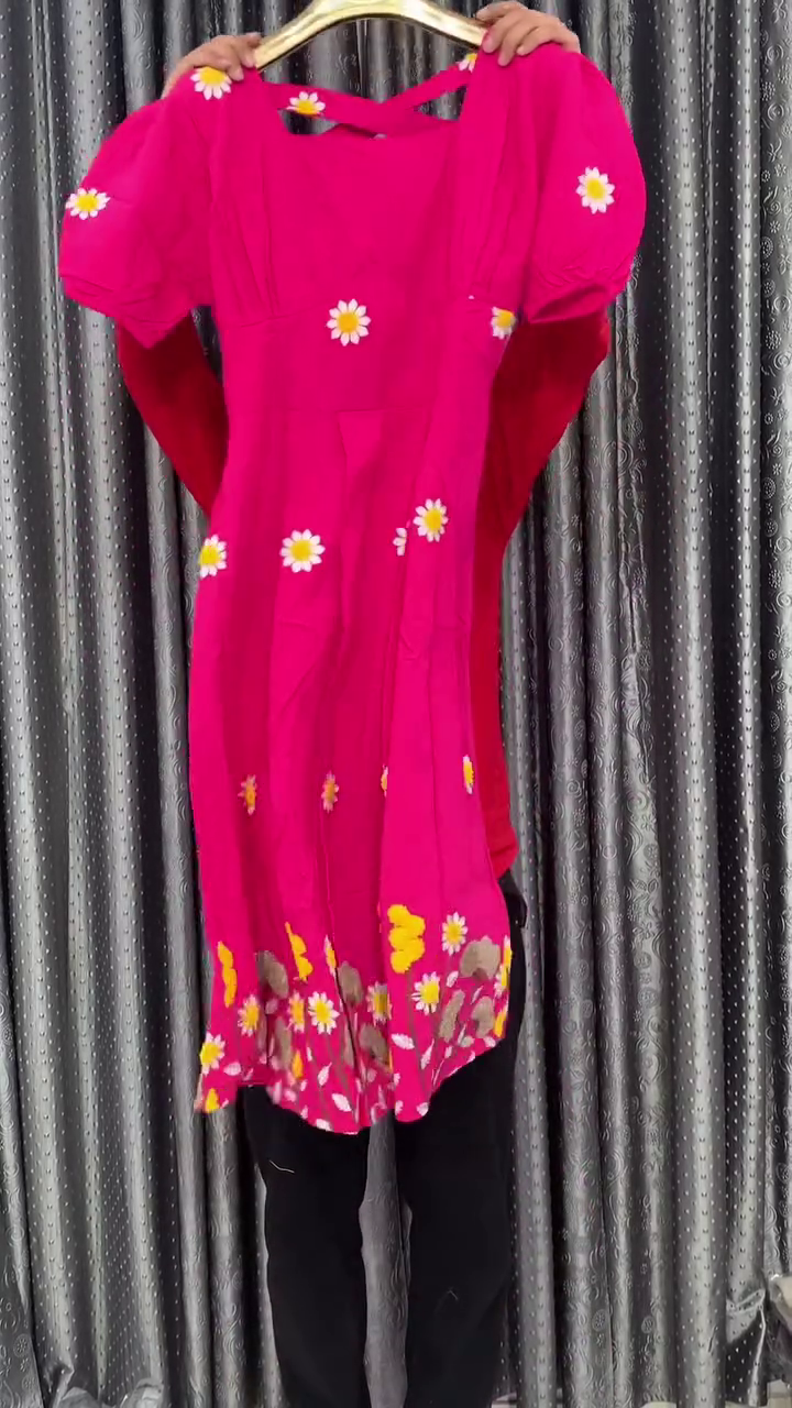 Chic Black Midi Dress Inspired by Shinisha Floral Puff Sleeve Style