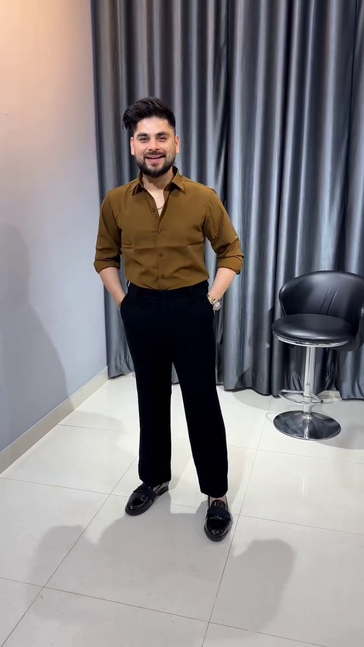 Effortless Masculine Style: Olive Green Button-Down Shirt for a Modern Look