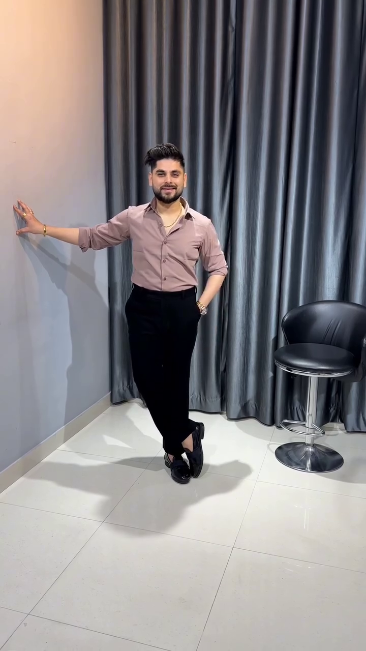 Effortless Masculine Style: Olive Green Button-Down Shirt for a Modern Look