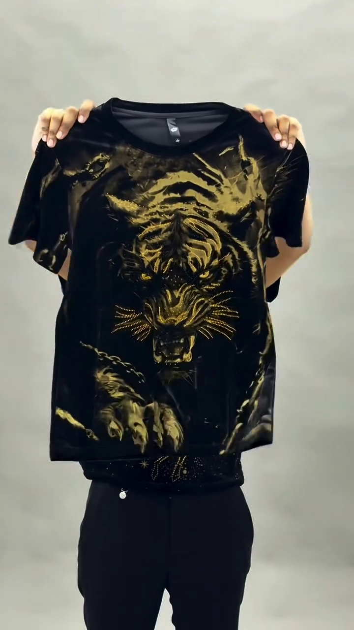 Bold & Regal: Men’s Black T-Shirt with Gold Lion Graphic