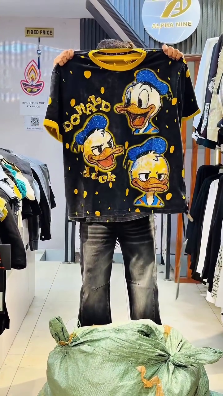 Playful & Nostalgic: Garfield Graphic T-Shirt