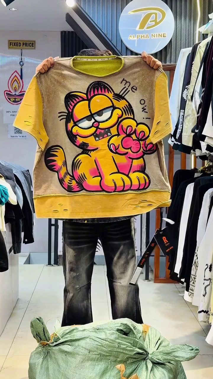 Playful & Nostalgic: Garfield Graphic T-Shirt
