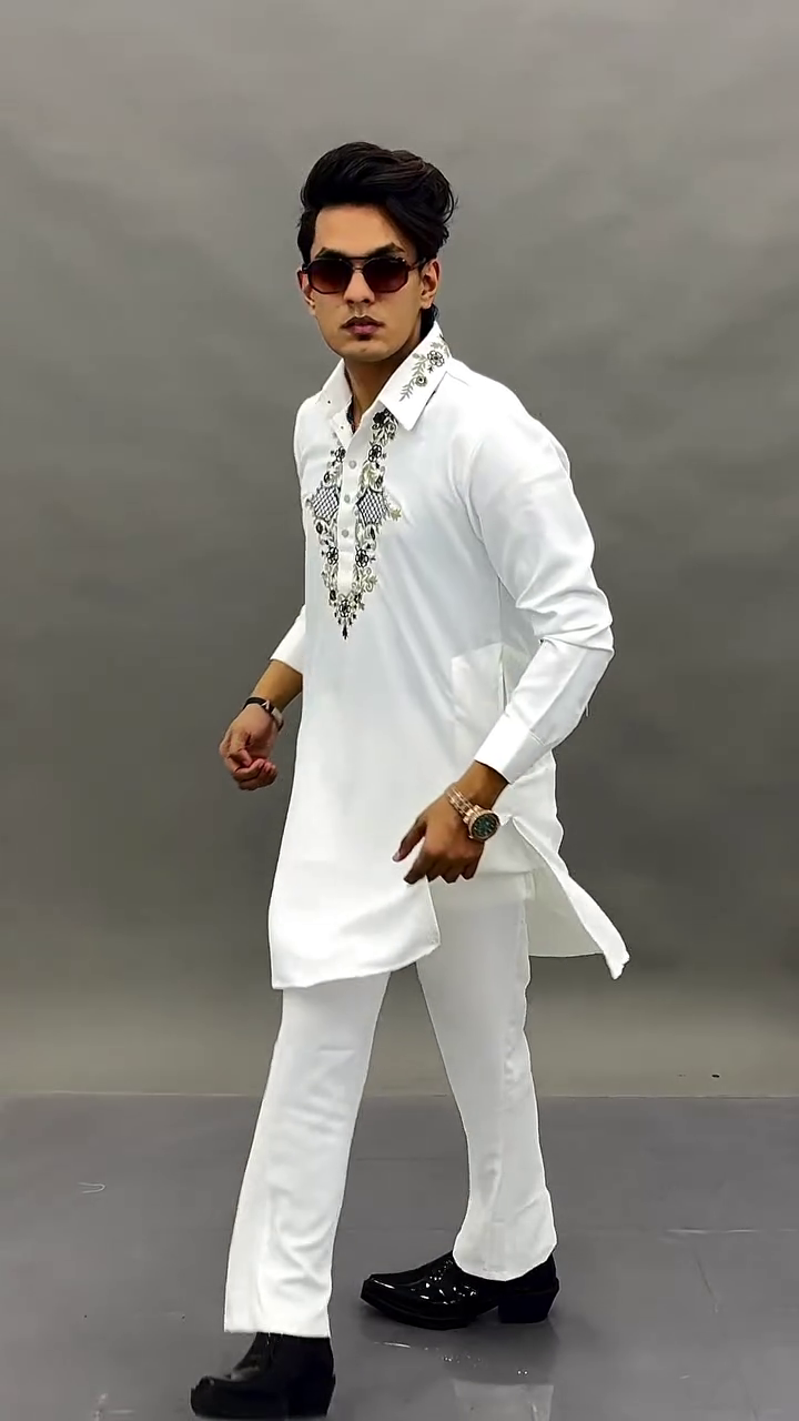 Men’s Black Embroidered Kurta Set – Classic Elegance with Traditional Charm
