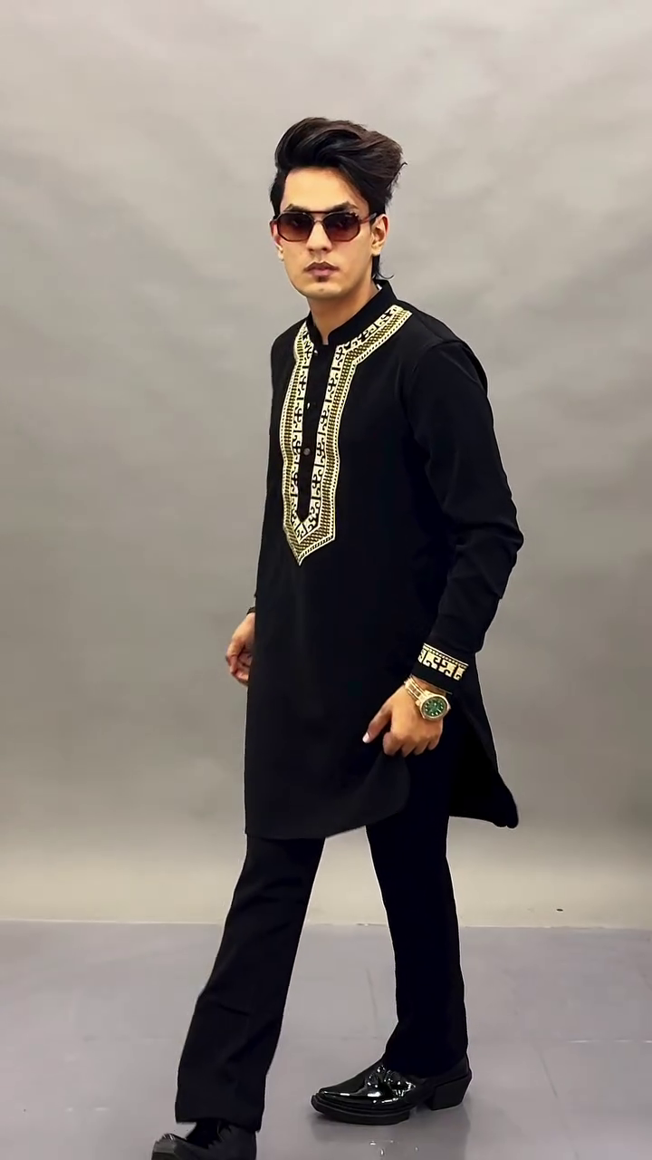 Men’s Black Embroidered Kurta Set – Classic Elegance with Traditional Charm