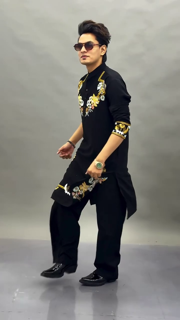 Men’s Black Embroidered Kurta Set – Classic Elegance with Traditional Charm