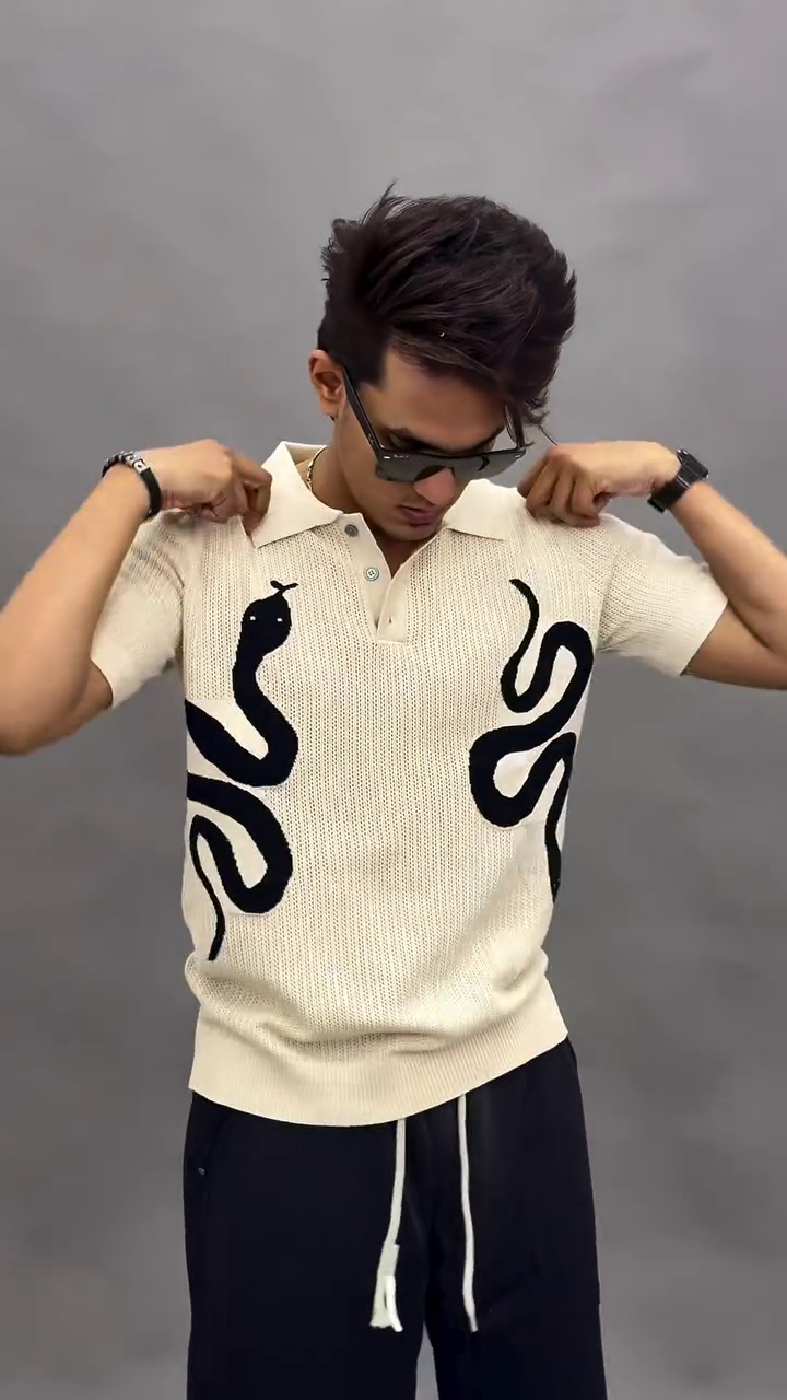 Street Life Men’s White Knitted Polo Shirt with Black Snake Pattern – Bold Urban Style