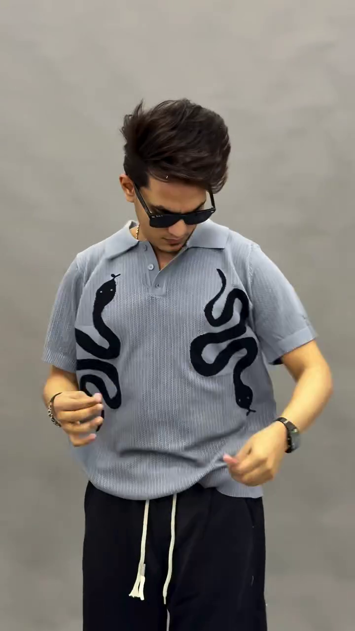 Street Life Men’s White Knitted Polo Shirt with Black Snake Pattern – Bold Urban Style