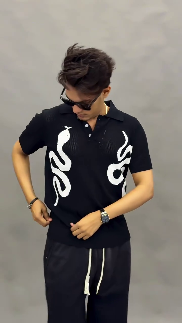 Street Life Men’s White Knitted Polo Shirt with Black Snake Pattern – Bold Urban Style