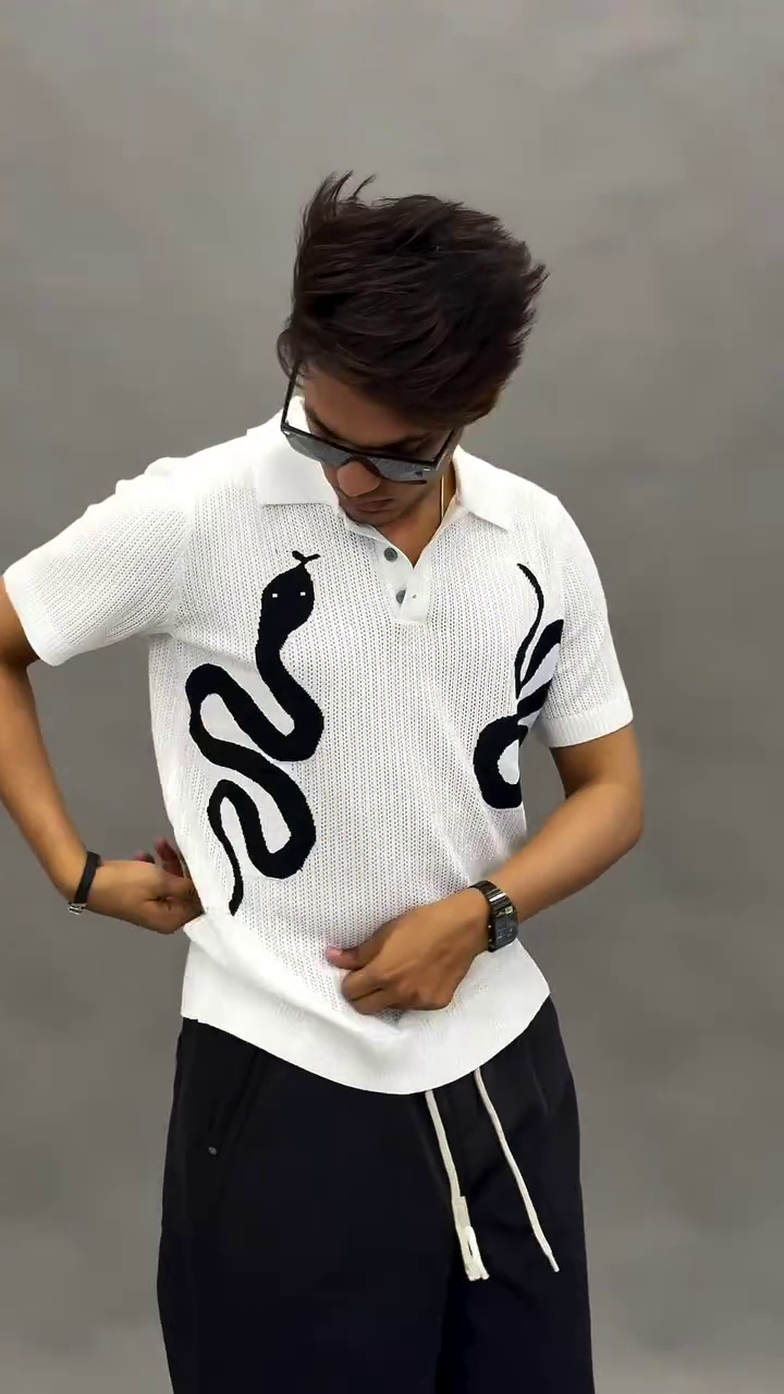 Street Life Men’s White Knitted Polo Shirt with Black Snake Pattern – Bold Urban Style