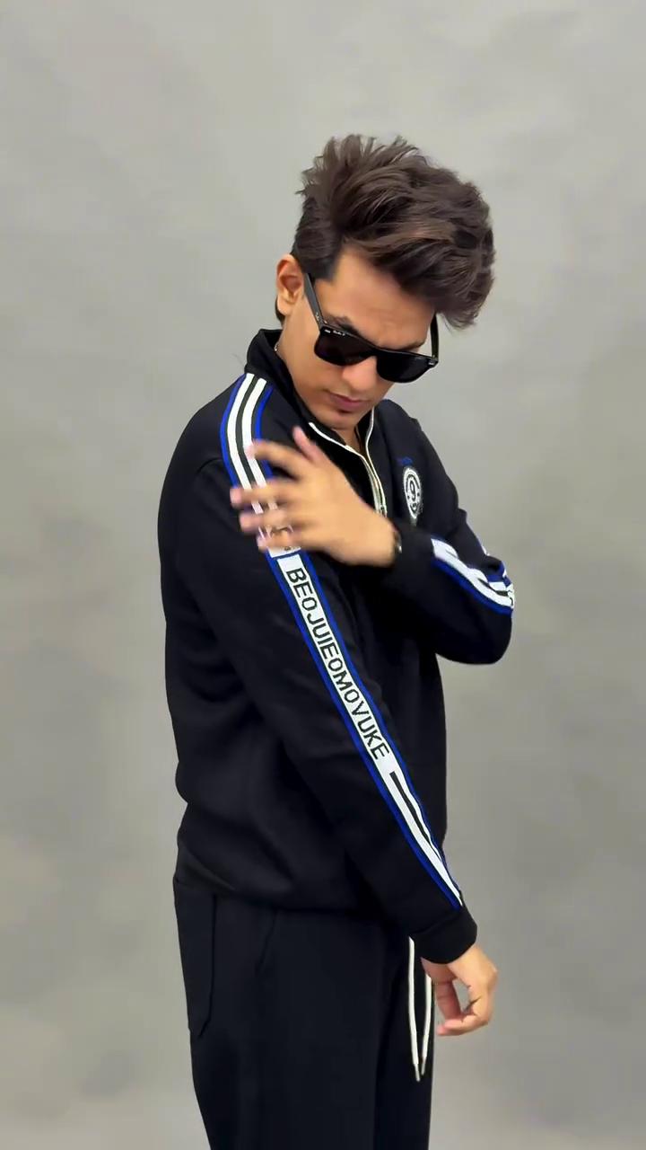 ⚡ Black Athleisure Zip Sweatshirt – Sporty, Sharp & Everyday Ready