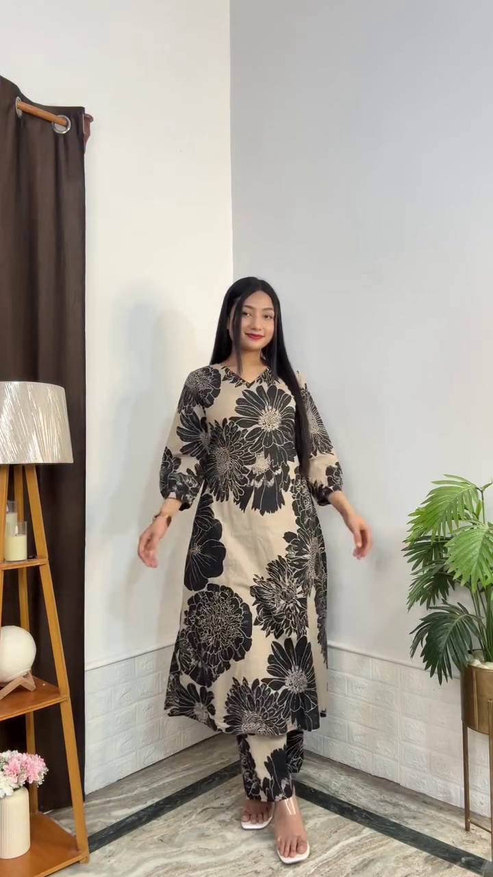 🌸 Elegant Ivory Kurta Set with Red Floral Motifs – Grace in Simplicity