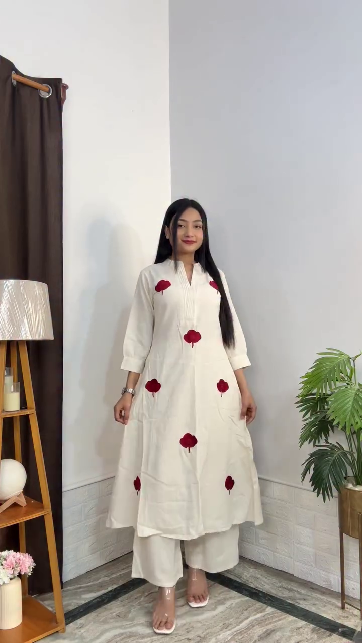 🌸 Elegant Ivory Kurta Set with Red Floral Motifs – Grace in Simplicity