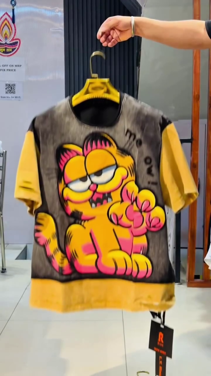 🐱 Trendy Garfield Graphic Tee – Fun, Funky & Street-Ready