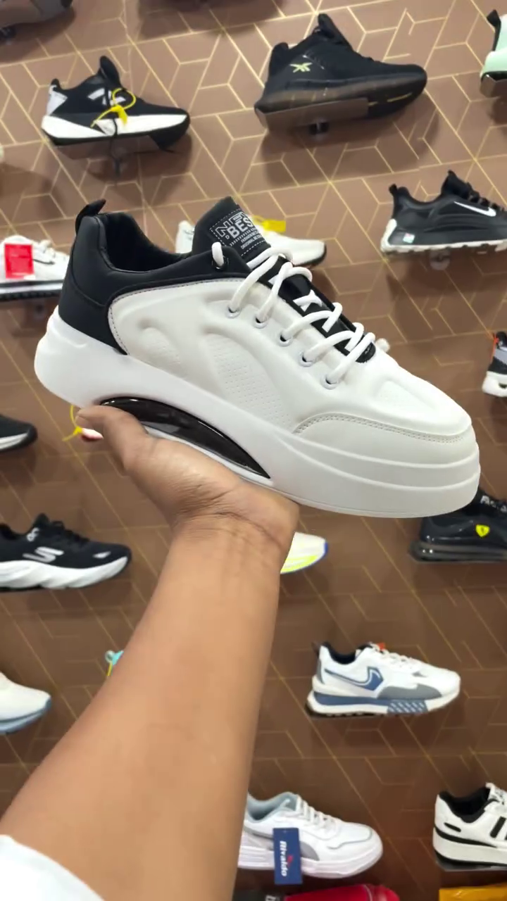 👟 Classic White & Black Everyday Sneakers – Clean Look, Maximum Comfort