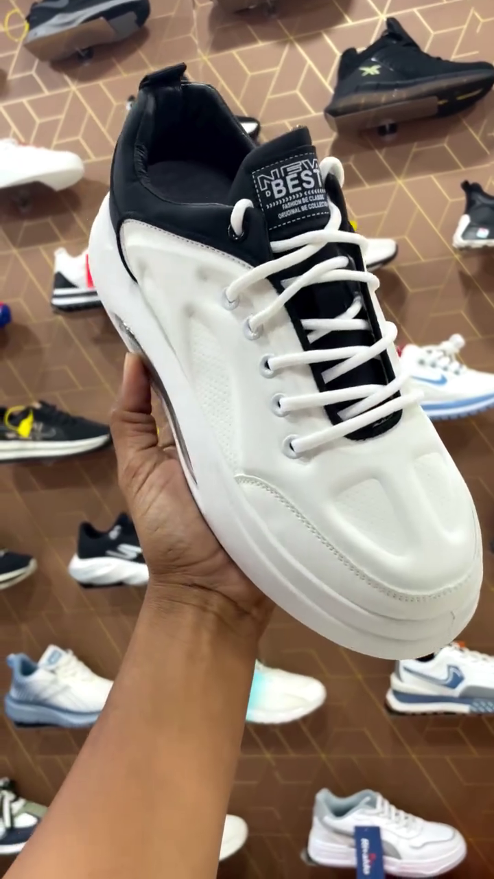 👟 Classic White & Black Everyday Sneakers – Clean Look, Maximum Comfort