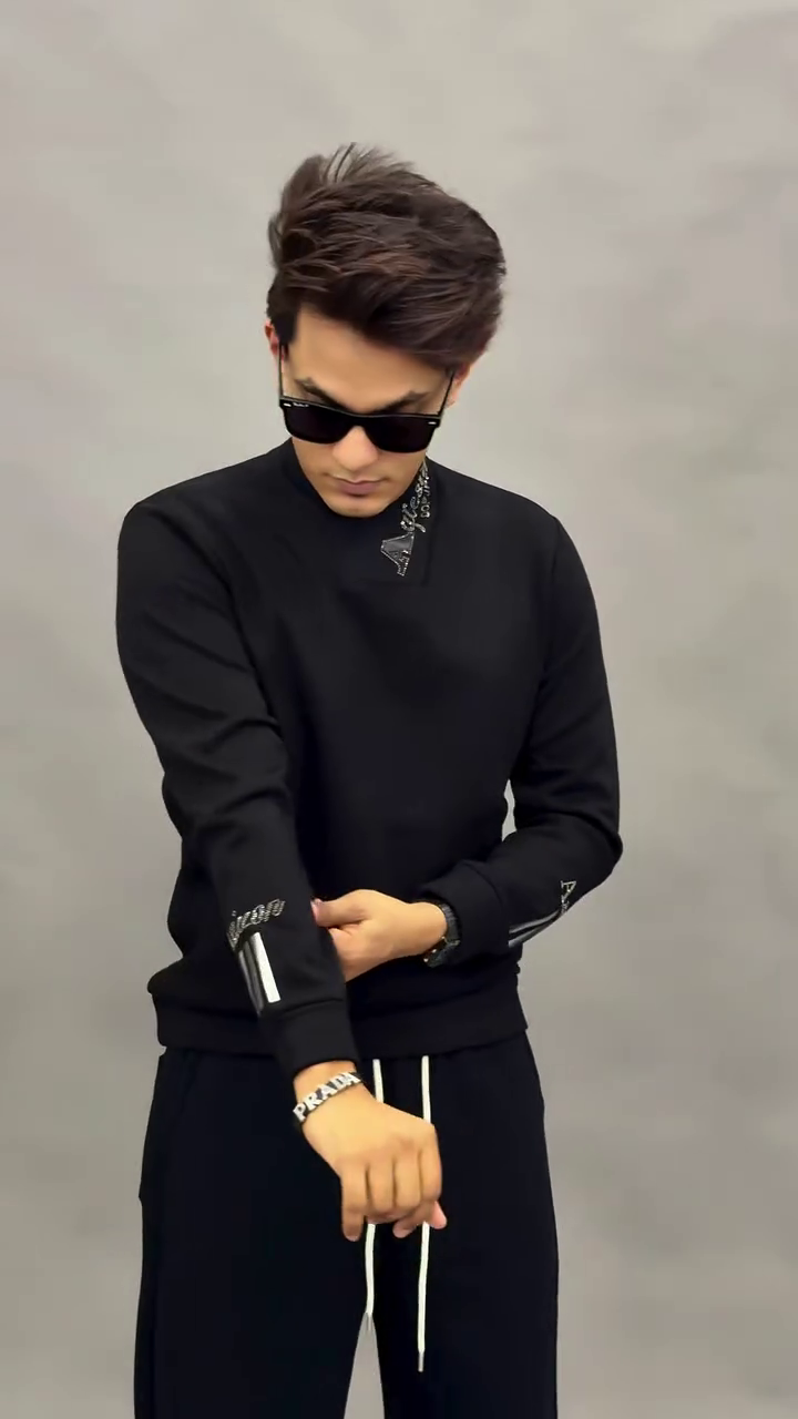 Casual & Contemporary: Black Long-Sleeved Half-Zip Pullover Sweatshirt for Men