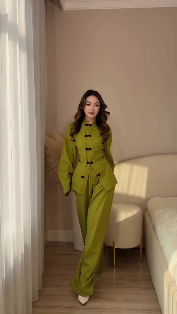 Effortless Elegance: Green Linen Co-Ord Set with Mandarin Collar Top and Wide-Leg Trousers