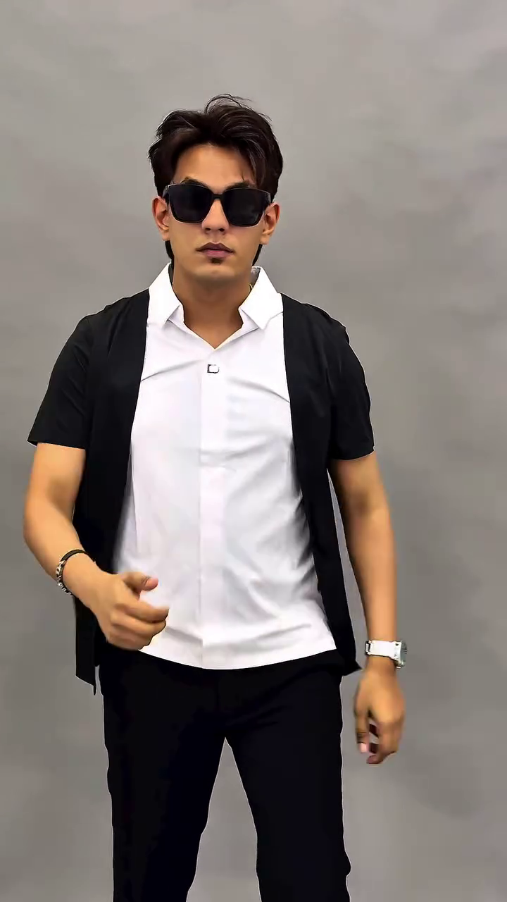 Effortless Style Meets Everyday Comfort: The Modern Men’s Short-Sleeve Pullover Polo Shirt