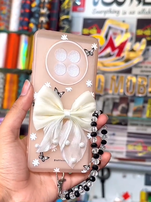 Chic Elegance in Every Detail: White & Clear Phone Case with Bow and Crystal Accents
