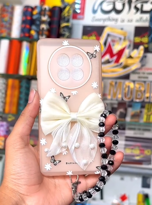 Chic Elegance in Every Detail: White & Clear Phone Case with Bow and Crystal Accents