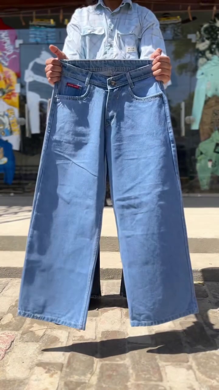Effortless Everyday Essential: Plain Baggy Jeans for Modern Casual Style