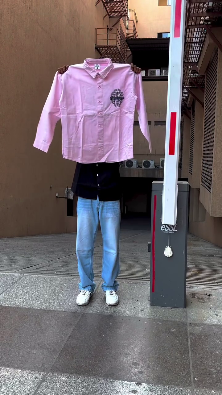 Soft Contrast Style: Men’s Light Pink Long-Sleeve Casual Shirt Paired with White Baggy Jeans