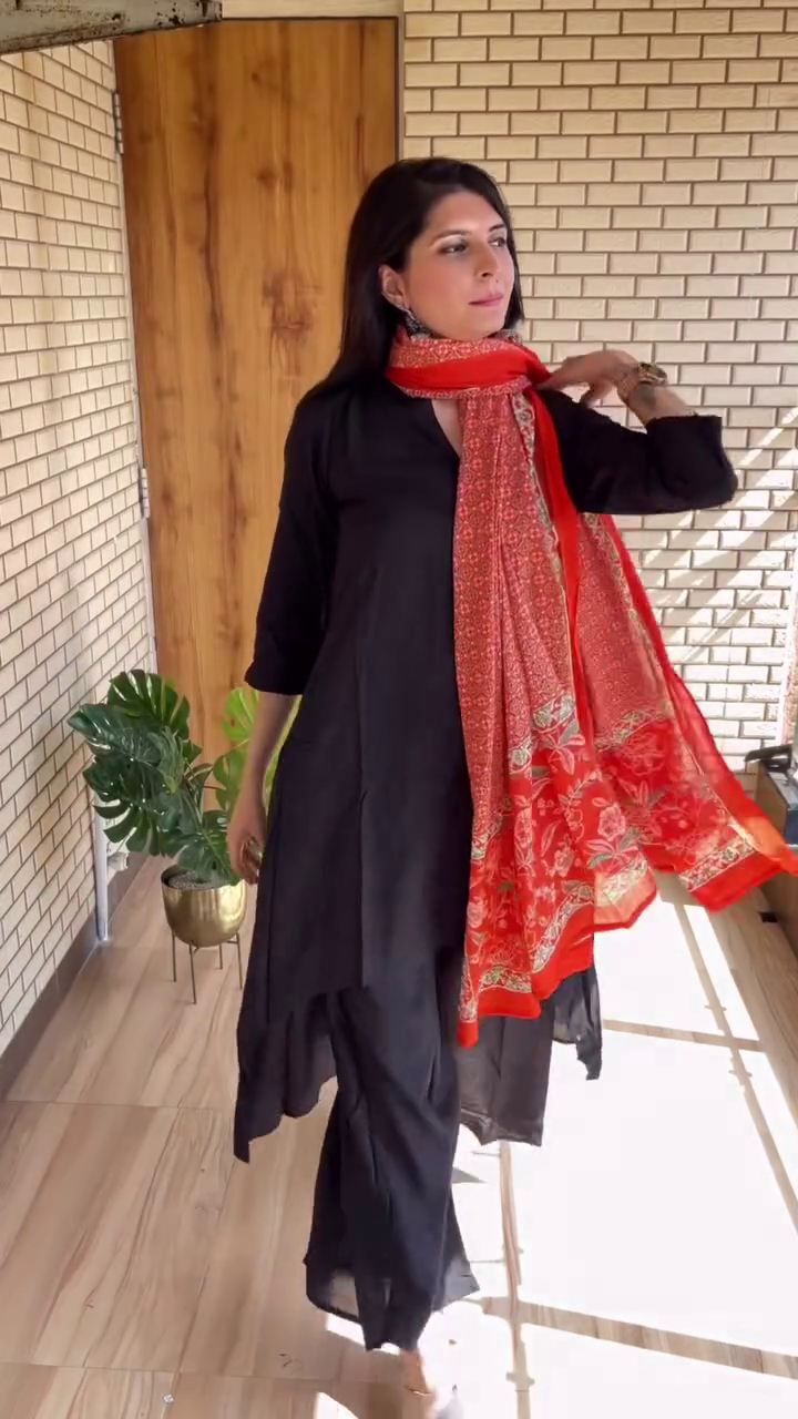 Grace in Bloom: Pink Kurta Set with a Patterned Dupatta