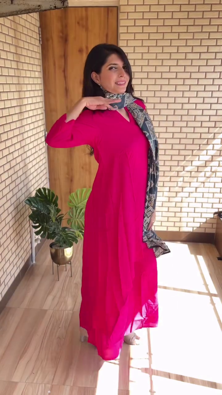 Grace in Bloom: Pink Kurta Set with a Patterned Dupatta
