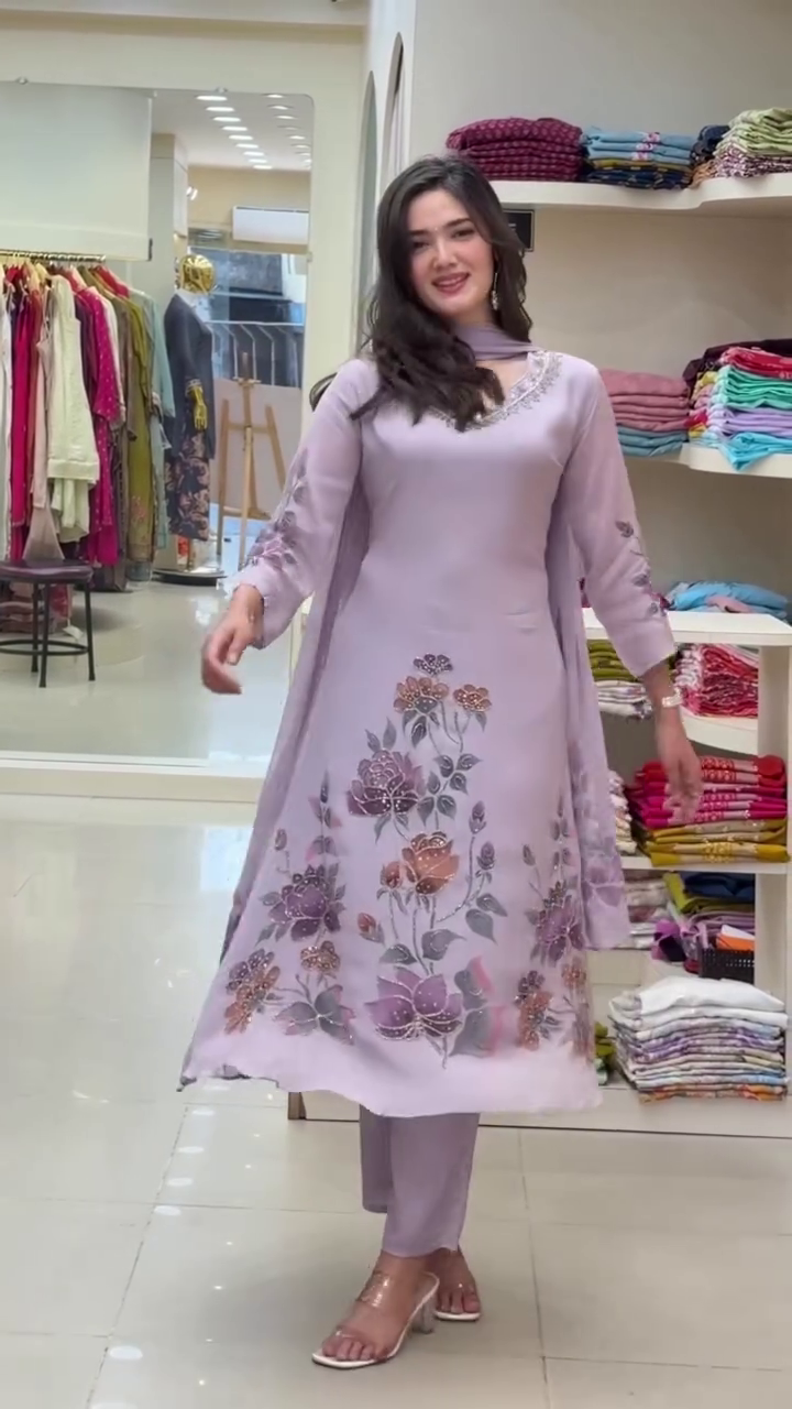 Embrace Soft Luxury with Our Elegant Lavender Floral Embroidered Kurta Set