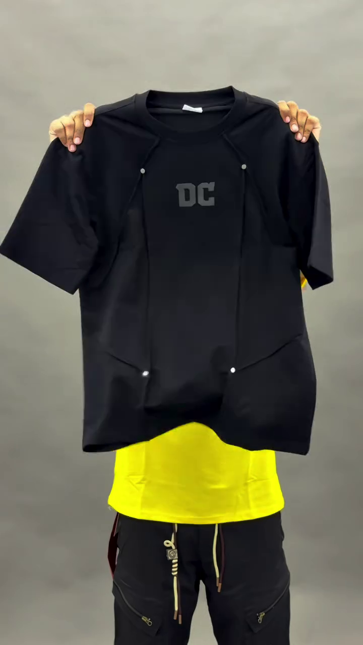 DC Oversized Streetwear T-Shirt – Minimalist Casual Fashion for Everyday Comfort