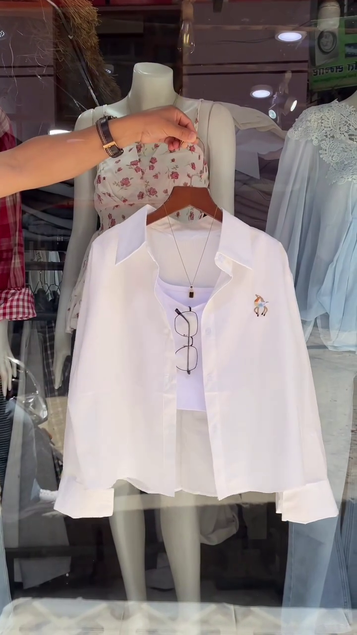 Elegant White Layered Outfit Set for Minimal Chic Fashion