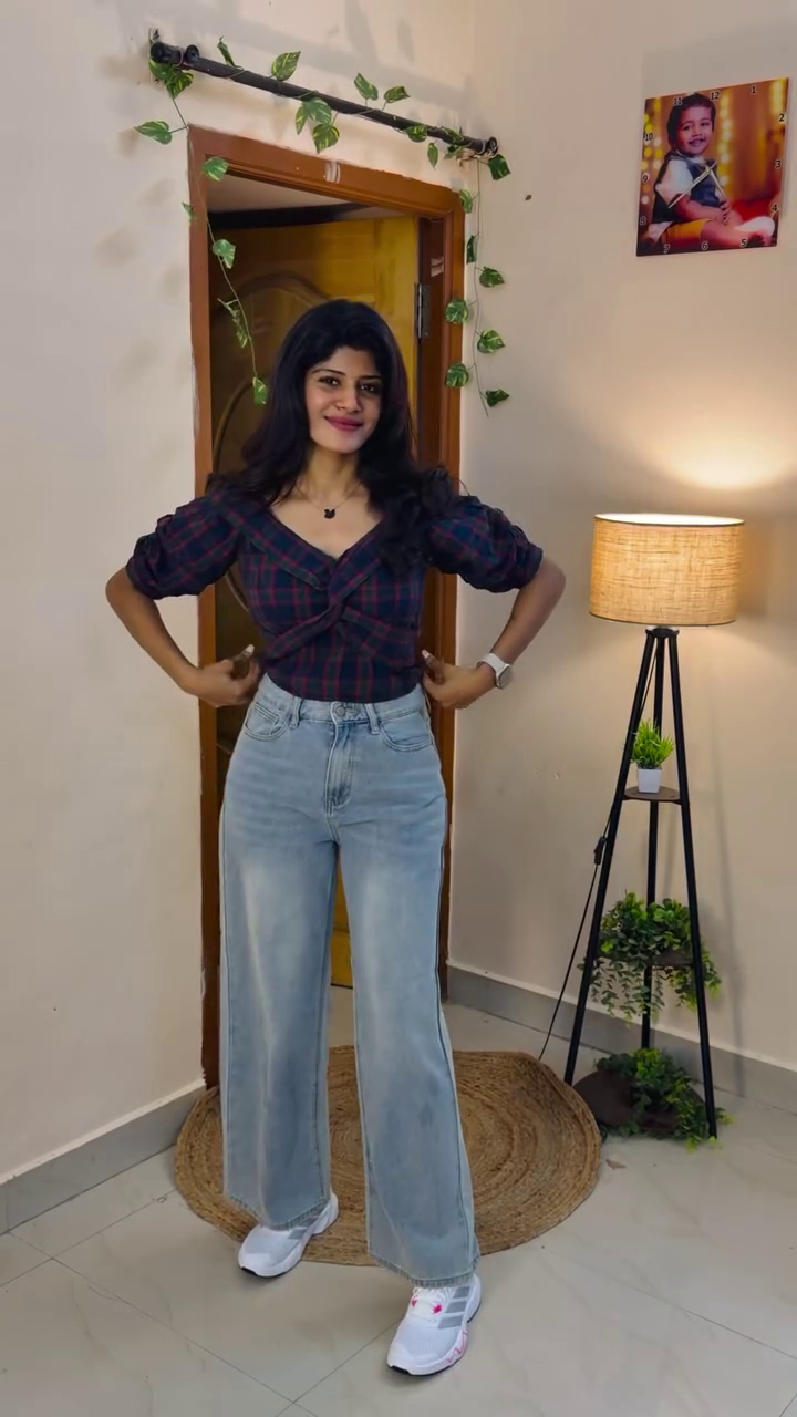 Light Blue High-Rise Wide-Leg Jeans – Light Faded Wash, Relaxed Fit & Everyday Denim Essential