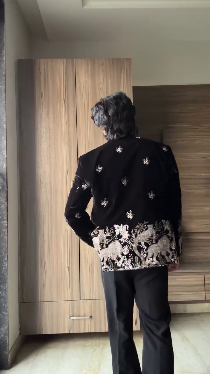 Luxury Black Velvet Bandhgala Suit with White Floral & Lion Embroidery – Premium Ethnic Formal Wear for Men