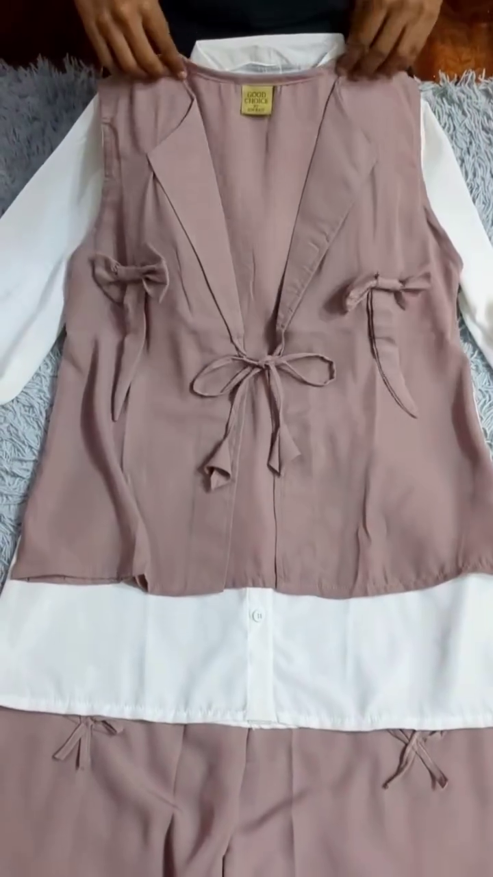 Mauve & White Western Co-Ord Set with Tailored Tie-Detail Vest and Wide-Leg Pants – Elegant Contemporary Outfit