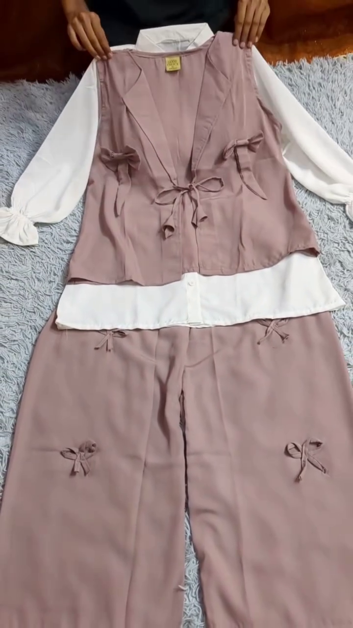 Mauve & White Western Co-Ord Set with Tailored Tie-Detail Vest and Wide-Leg Pants – Elegant Contemporary Outfit
