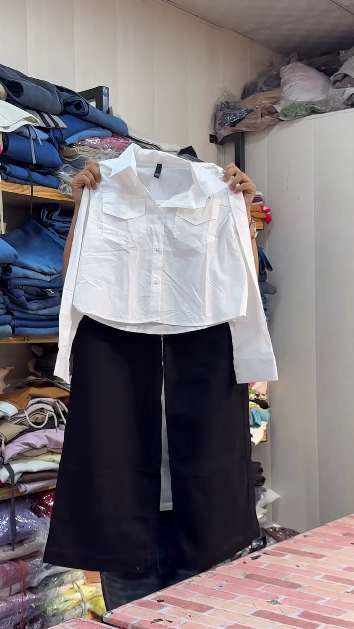 Chic White Cropped Shirt with Black Wide-Leg Pants – A Timeless Casual Outfit for Girls