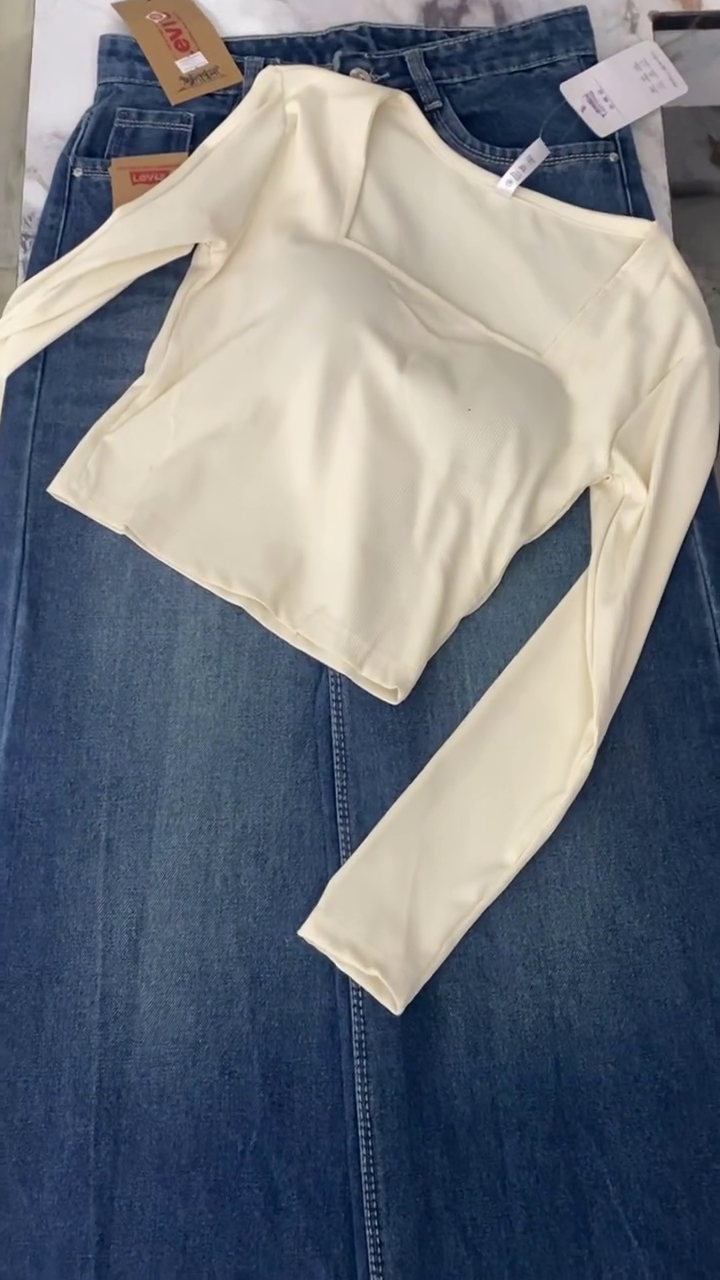 Chic White Top and Blue Wide-Leg Jeans – Effortless Everyday Style