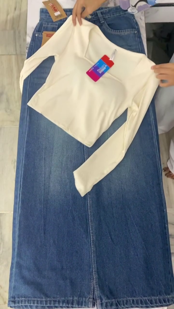 Chic White Top and Blue Wide-Leg Jeans – Effortless Everyday Style